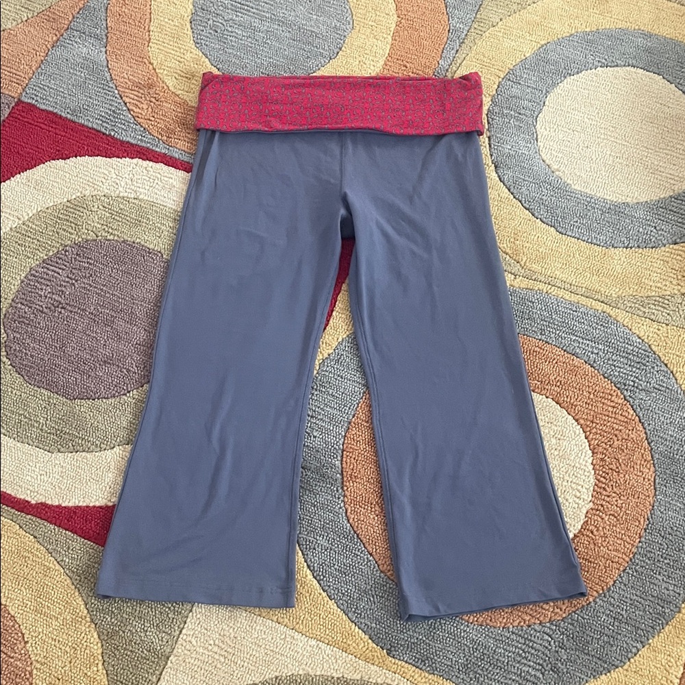 Women’s Gray ALO Yoga Coolfit Y2K fold over cropped leggings, sz L.